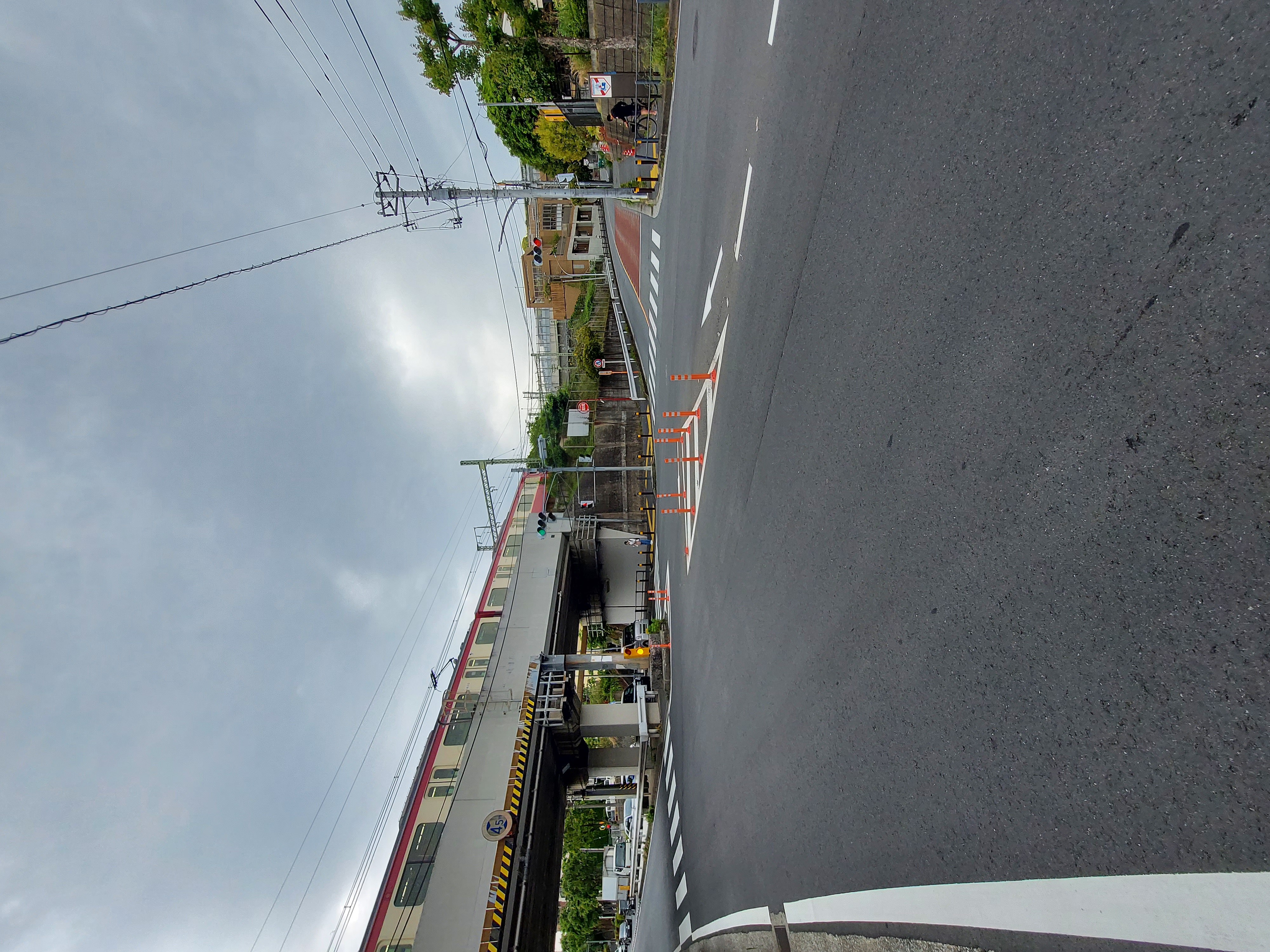 高架下の横断歩道